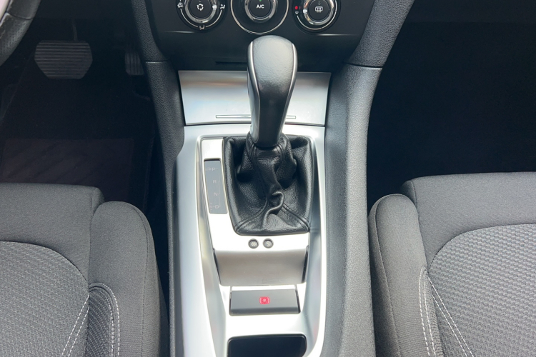 DS 6 2016款 1.6T 雅致版THP160局部细节18