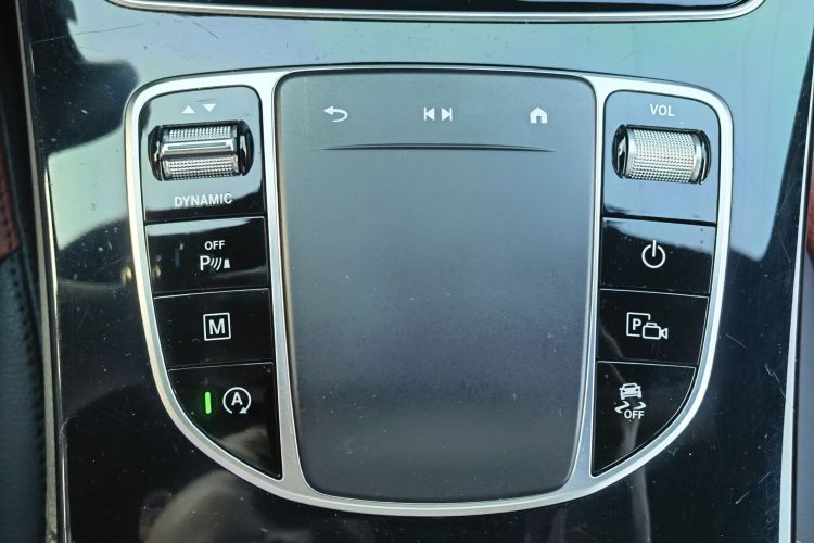 奔驰GLC轿跑 2022款 改款 GLC 260 4MATIC 轿跑SUV中控内饰7009