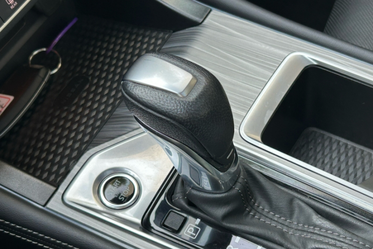 日产 天籁 2022款 2.0T XL 进享版中控内饰7008