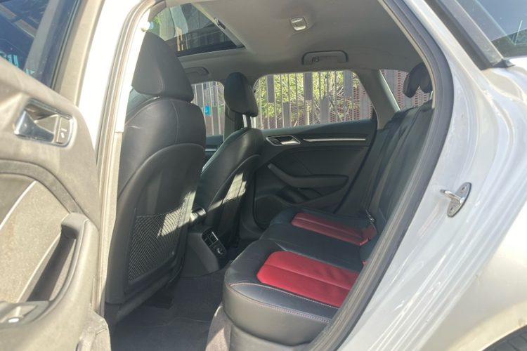 奥迪A3 2018款 30周年年型 Sportback 35 TFSI 风尚型中控内饰7001