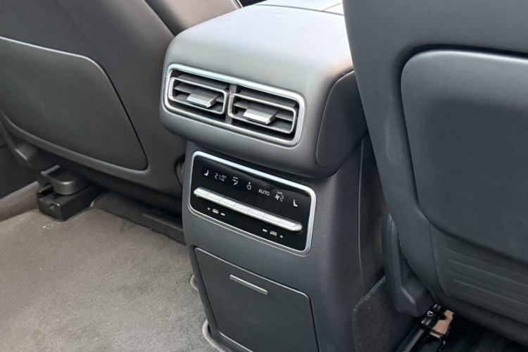 理想汽车 理想L7 2023款 Pro中控内饰7009