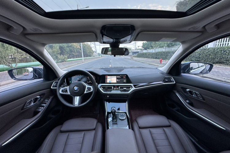 宝马3系 2021款 改款 320Li M运动套装中控内饰7011