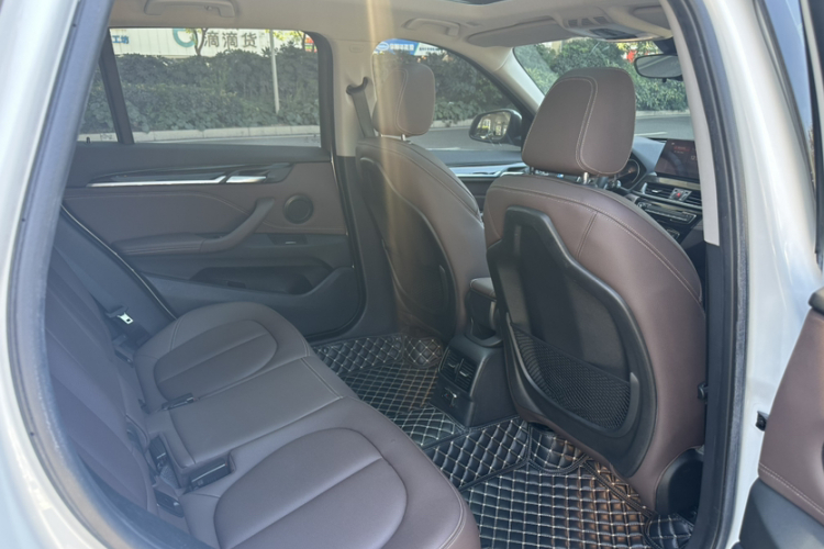 宝马X1 2020款 xDrive25Li 尊享型中控内饰7003