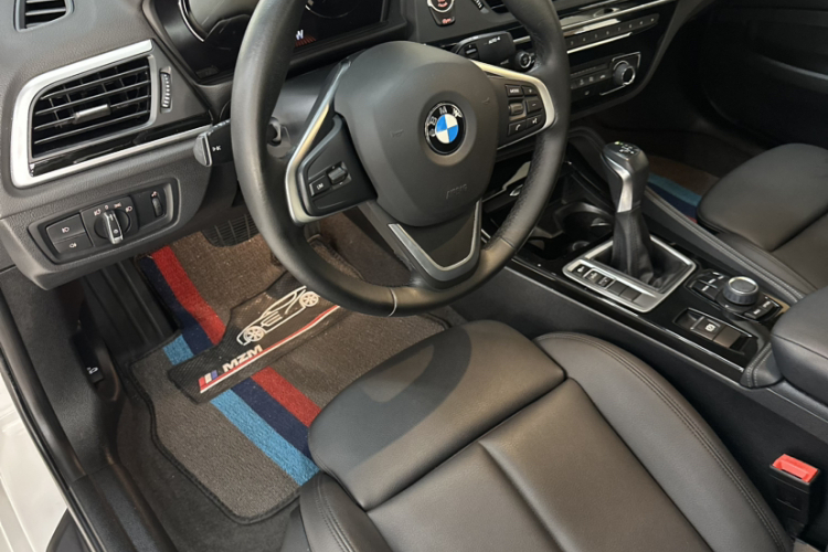 宝马1系 2018款 改款 118i 运动型中控内饰7002