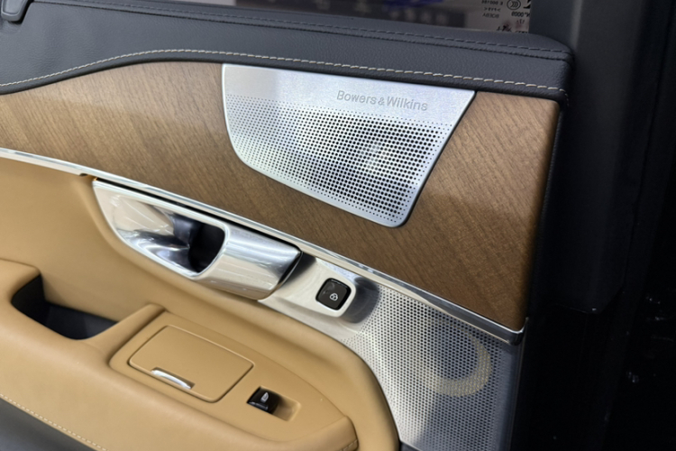 沃尔沃XC90 2018款 T6 智尊版 7座中控内饰7001