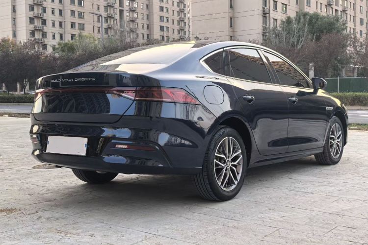 比亚迪 秦PLUS 2024款 荣耀版 DM-i 120KM领先型车身外观6006