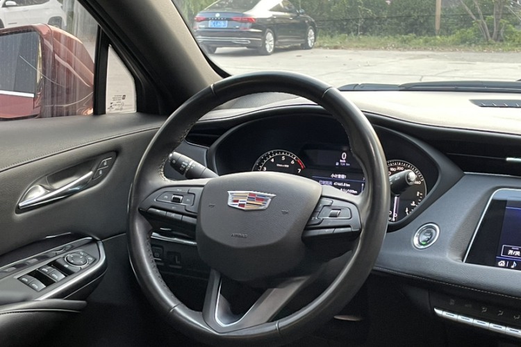 凯迪拉克XT4 2018款 28T 两驱技术型中控内饰7005
