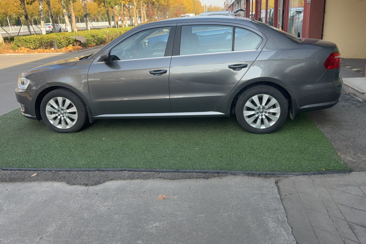 大众 朗逸 2013款 改款经典 1.6L 自动舒适版车身外观6005