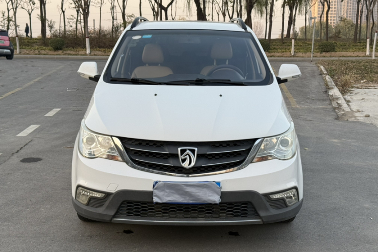 宝骏730 2014款 1.5L 手动舒适型 7座车身外观6003