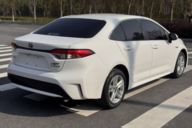 丰田 雷凌 2022款 双擎 1.8H E-CVT豪华版车身外观6004