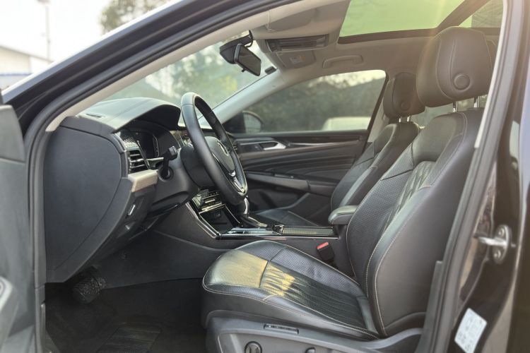 大众 帕萨特 2021款 330TSI 豪华版中控内饰7003