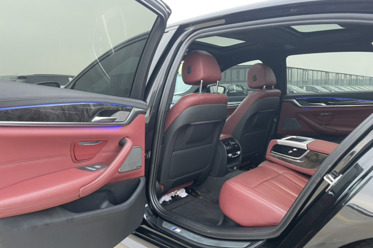 宝马5系 2019款 改款 530Li 尊享型 M运动套装中控内饰7006