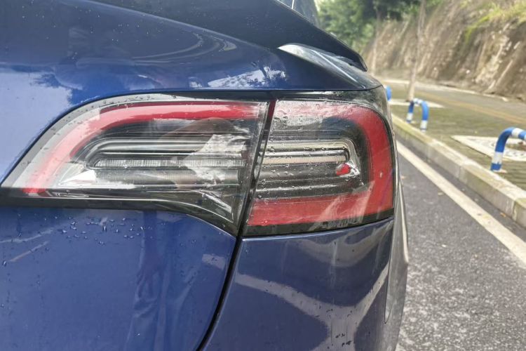 特斯拉 Model 3 2021款 标准续航后驱升级版 3D6车身外观6005