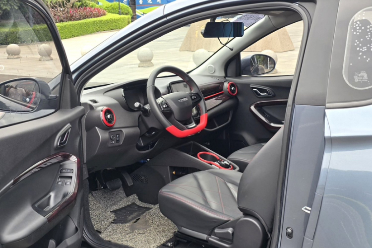 奇瑞新能源 小蚂蚁 2022款 甜粉款 微糖版 三元锂 30kW 301km中控内饰7003