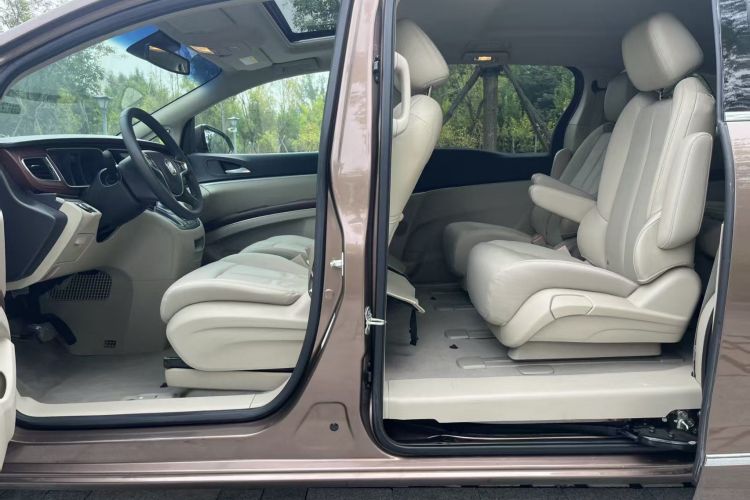 别克GL8 2018款 28T 豪华型 国VI中控内饰7003