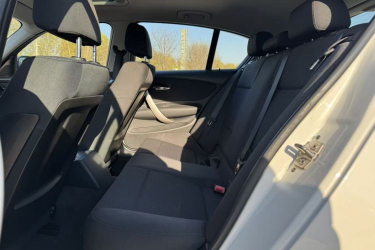 宝马1系(进口) 2008款 120i 自动挡中控内饰7002