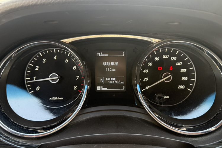 宝骏730 2016款 1.8L iAMT舒适型 7座中控内饰15