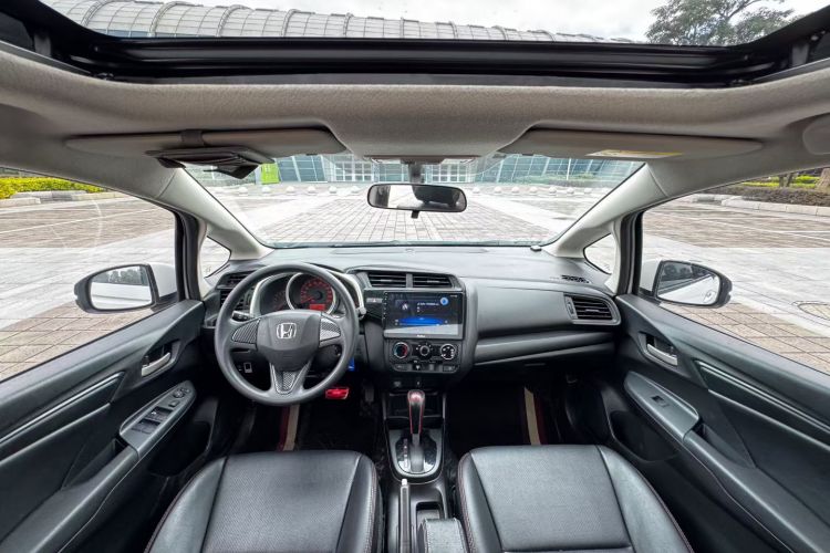 本田 飞度 2018款 1.5L CVT舒适天窗版局部细节13