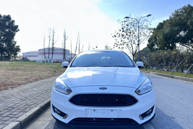 福特 福克斯 2015款 两厢 1.6L 自动风尚型车身外观6004