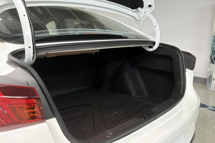 长安 逸动 2022款 PLUS 1.6L GDI CVT精英型中控内饰7012