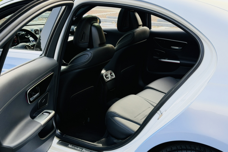 奔驰C级 2024款 改款 C 260 L 运动版中控内饰7002