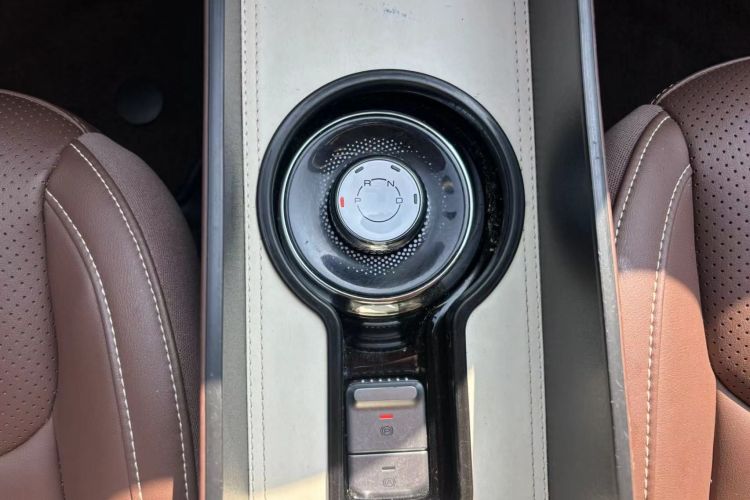 五菱汽车 五菱缤果 2023款 333km 灵犀互联款中控内饰7009