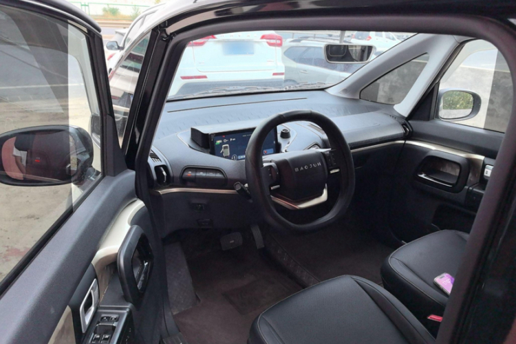 宝骏KiWi EV 2022款 设计师轻享版 三元锂中控内饰7005