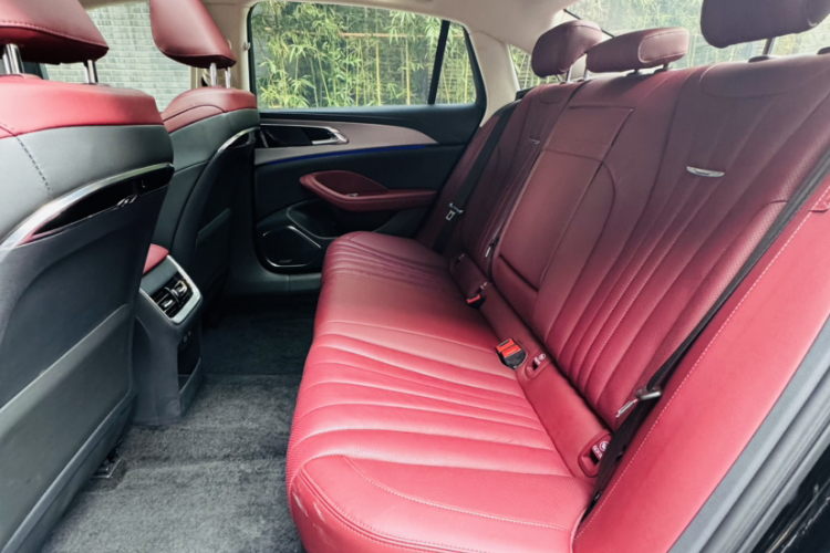 红旗H5 2023款 2.0T 自动智联旗畅版中控内饰7003