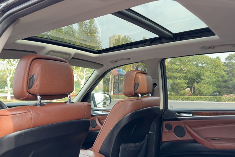 宝马X5(进口) 2011款 xDrive35i 领先型局部细节9008