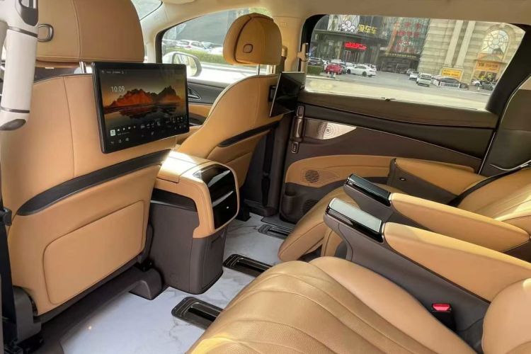 腾势D9 2022款 DM-i 970 四驱旗舰型中控内饰7004