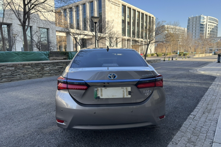 丰田 卡罗拉双擎E+ 2020款 1.8L E-CVT舒适版车身外观6006