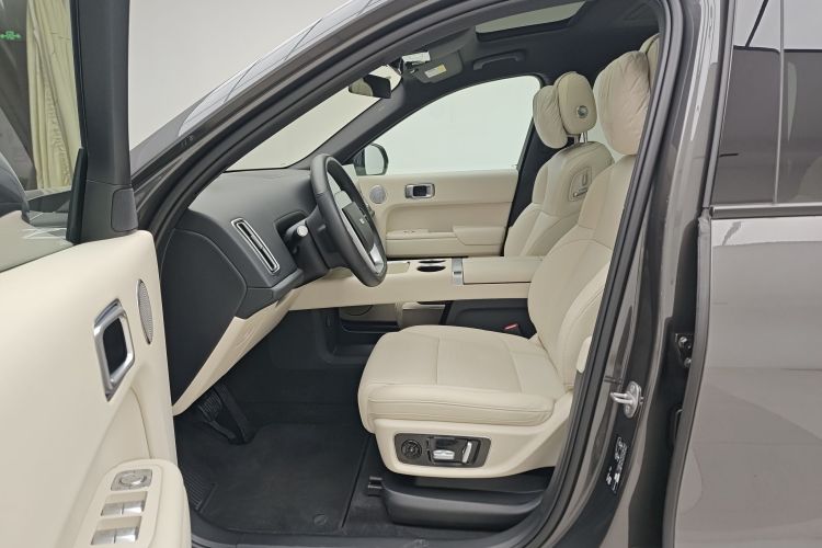 理想汽车 理想L9 2022款 Max中控内饰7004
