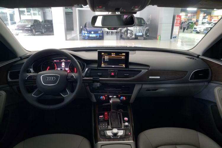奥迪A6L 2015款 35 FSI quattro 技术型中控内饰7001