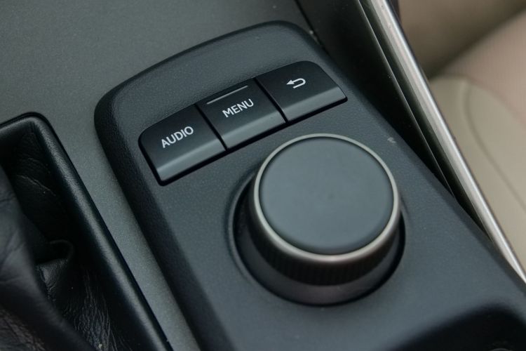 雷克萨斯IS 2017款 300 领先版中控内饰7010