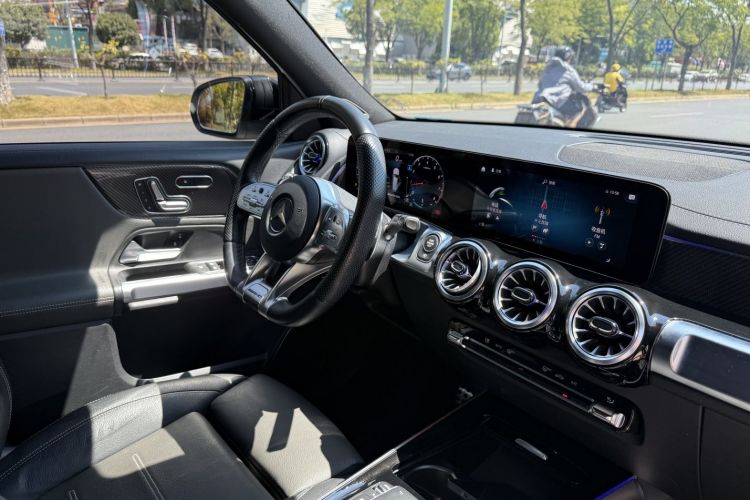 奔驰GLB AMG 2021款 改款 AMG GLB 35 4MATIC中控内饰7001