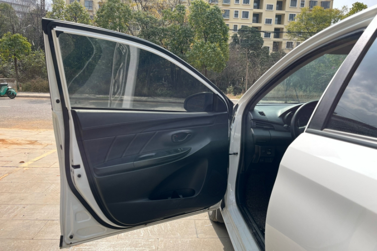 丰田 YARiS L 致享 2020款 1.5L CVT领先版中控内饰7011