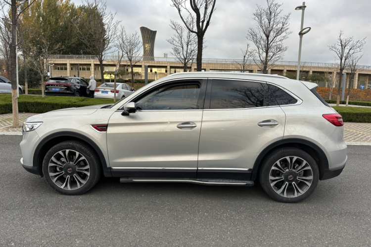 红旗HS5 2019款 2.0T 智联旗享四驱版车身外观6010