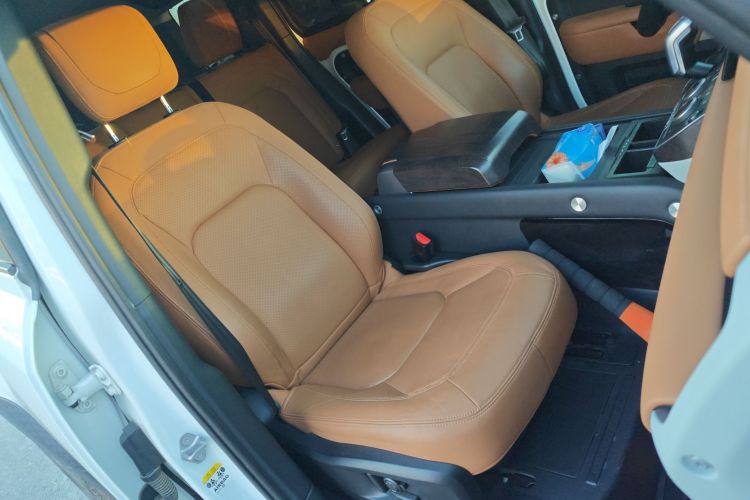 路虎卫士 2023款 改款 110 3.0T P400 暗黑特别版局部细节41