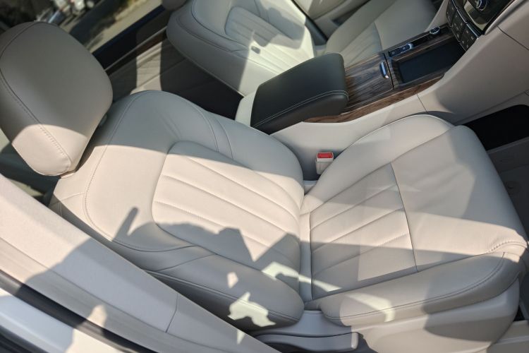 广汽传祺 传祺M8 2020款 领航款 390T 尊贵版中控内饰7005