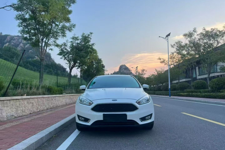 福特 福克斯 2017款 两厢 1.6L 手动风尚型智行版车身外观6004