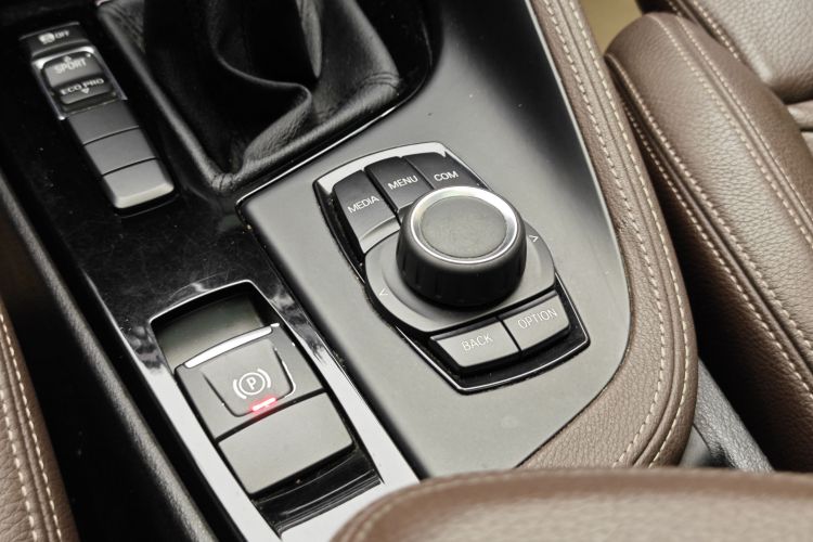 宝马X1 2018款 sDrive18Li 尊享型中控内饰7007