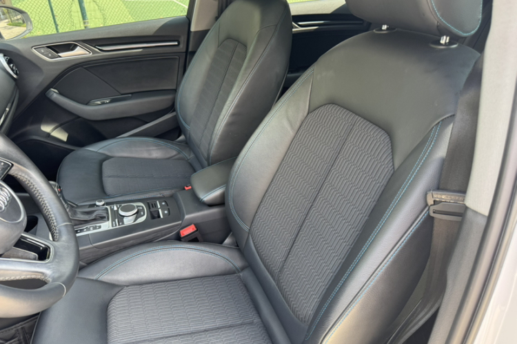 奥迪A3 2019款 Sportback 35 TFSI 时尚型 国V中控内饰7004