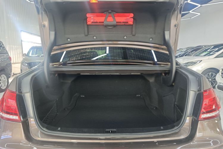 奔驰E级 2014款 改款 E 300 L 运动型局部细节23