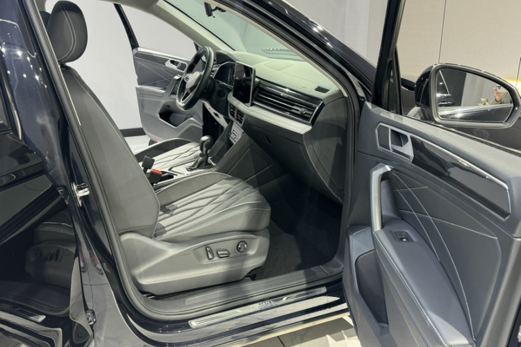 大众 途观L 2022款 330TSI 自动两驱智享版中控内饰7007