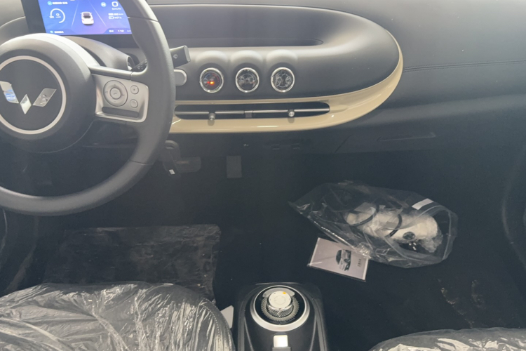 五菱汽车 五菱缤果 2024款 203km 轻享款中控内饰7006