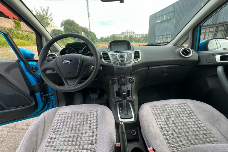 福特 嘉年华 2013款 两厢 1.5L 自动时尚型中控内饰7001