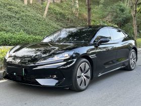 腾势Z9GT 2024款 1100四驱Max版