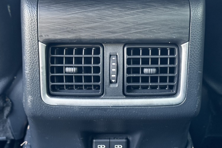 丰田 凯美瑞 2022款 2.0GVP 领先版中控内饰7011