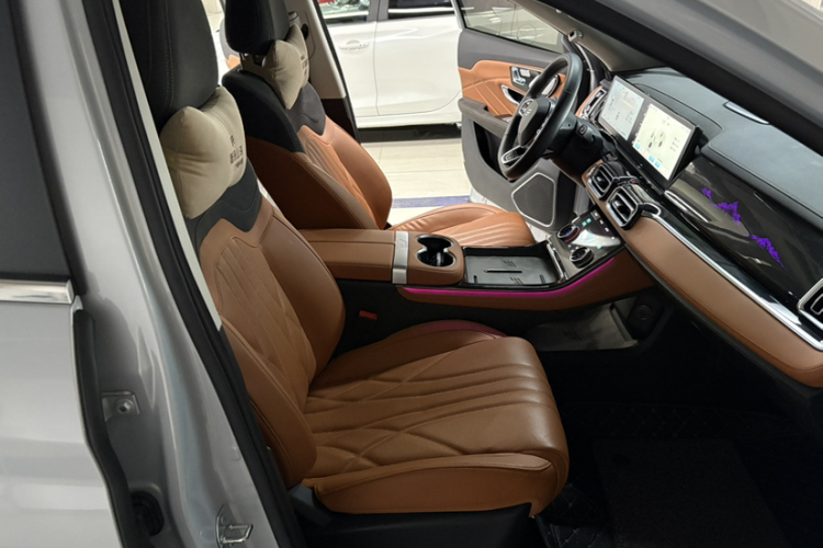 捷途山海L7 2024款 1.5T 120km ULTRA 7座中控内饰7005