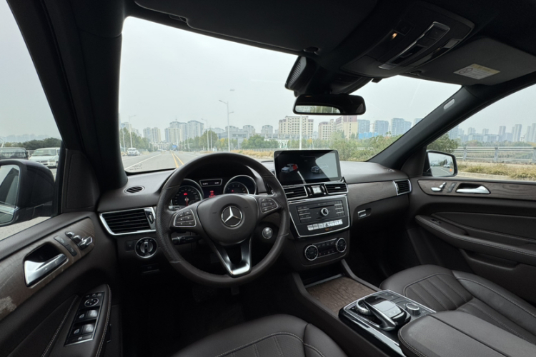 奔驰GLE 2015款 GLE 400 4MATIC中控内饰7010